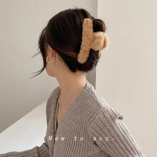 Winter Plush Hair Claw Elegant Acrylic Hairpins Faux Fur Hair Clip Barrette Crab Headwear for Women Girls Hair Accessories
