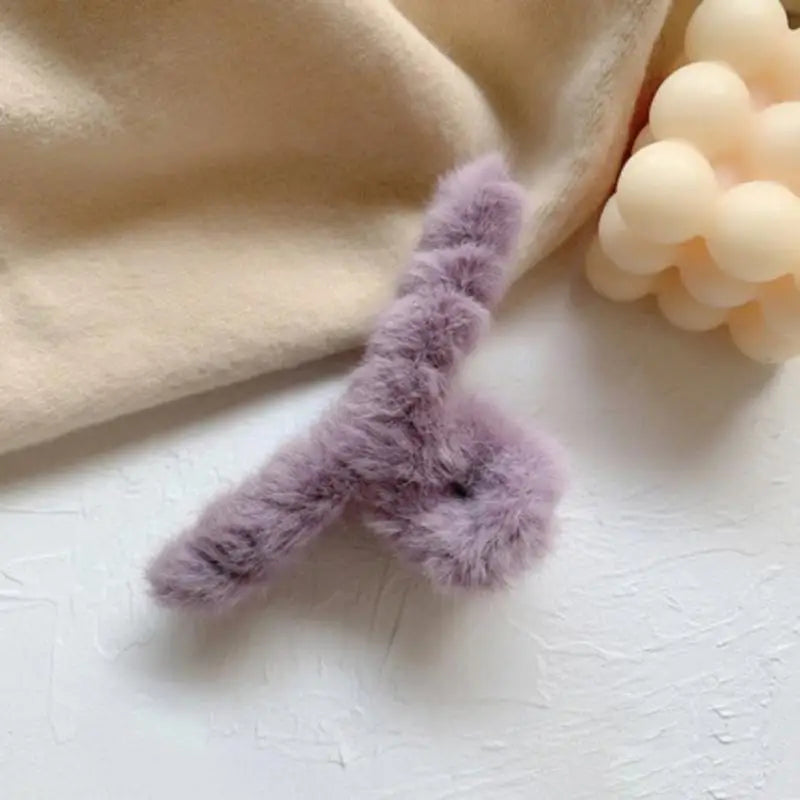 Winter Plush Hair Claw Elegant Acrylic Hairpins Faux Fur Hair Clip Barrette Crab Headwear for Women Girls Hair Accessories