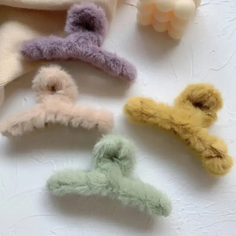 Winter Plush Hair Claw Elegant Acrylic Hairpins Faux Fur Hair Clip Barrette Crab Headwear for Women Girls Hair Accessories