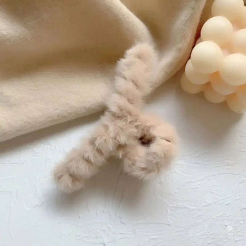 Winter Plush Hair Claw Elegant Acrylic Hairpins Faux Fur Hair Clip Barrette Crab Headwear for Women Girls Hair Accessories