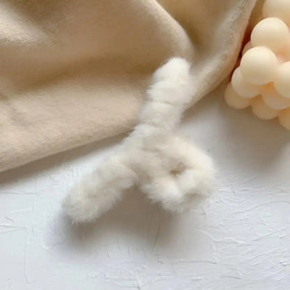 Winter Plush Hair Claw Elegant Acrylic Hairpins Faux Fur Hair Clip Barrette Crab Headwear for Women Girls Hair Accessories