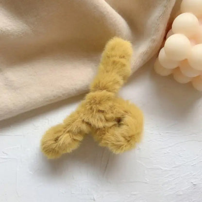 Winter Plush Hair Claw Elegant Acrylic Hairpins Faux Fur Hair Clip Barrette Crab Headwear for Women Girls Hair Accessories