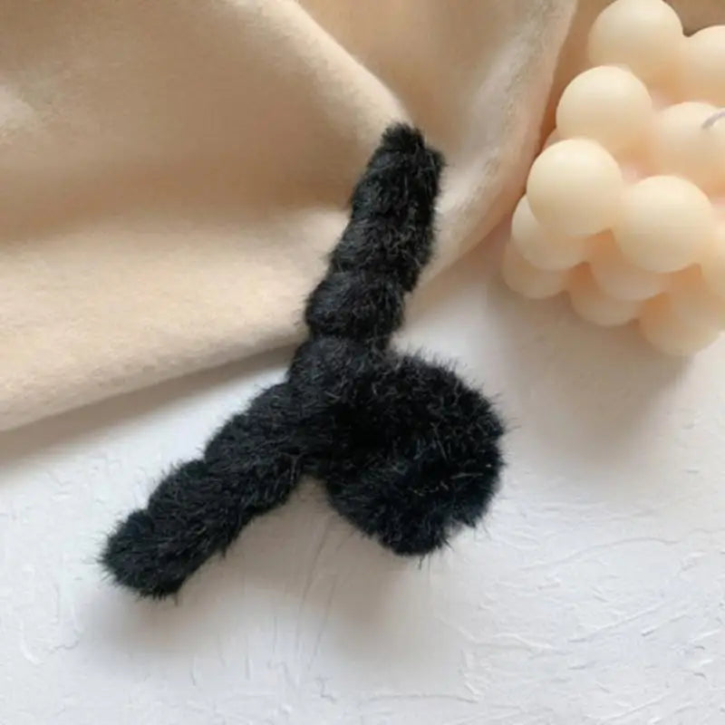 Winter Plush Hair Claw Elegant Acrylic Hairpins Faux Fur Hair Clip Barrette Crab Headwear for Women Girls Hair Accessories