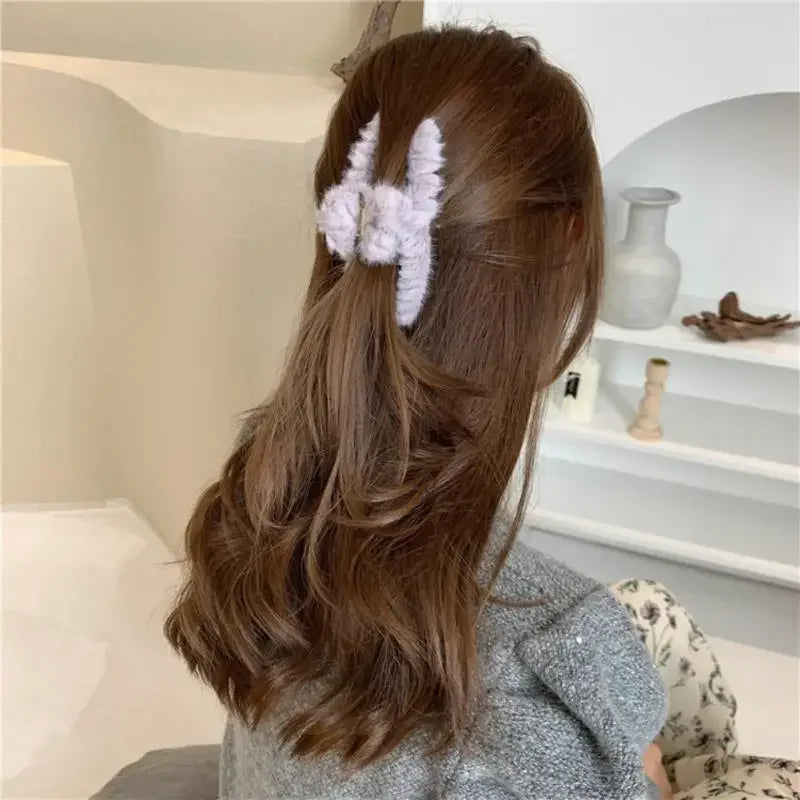 Winter Plush Hair Claw Elegant Acrylic Hairpins Faux Fur Hair Clip Barrette Crab Headwear for Women Girls Hair Accessories