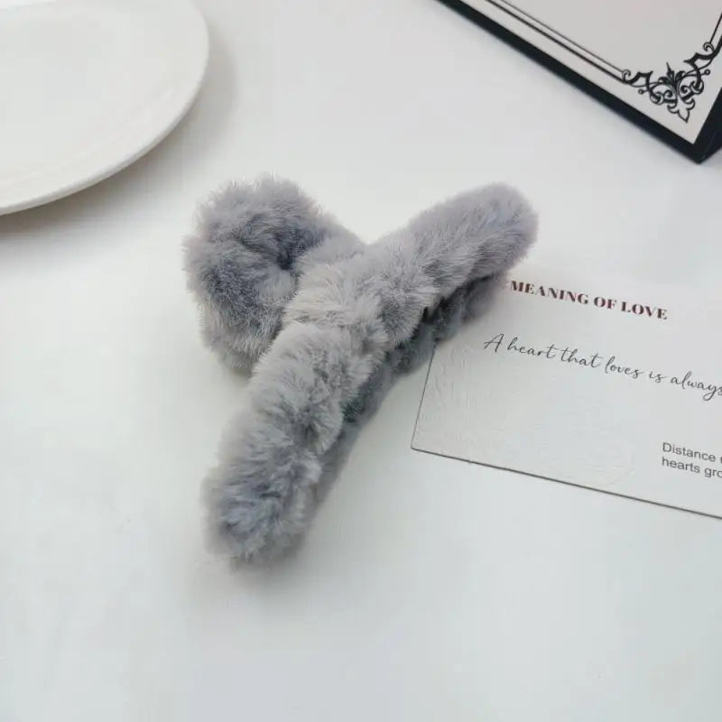 Winter Plush Hair Claw Elegant Acrylic Hairpins Faux Fur Hair Clip Barrette Crab Headwear for Women Girls Hair Accessories
