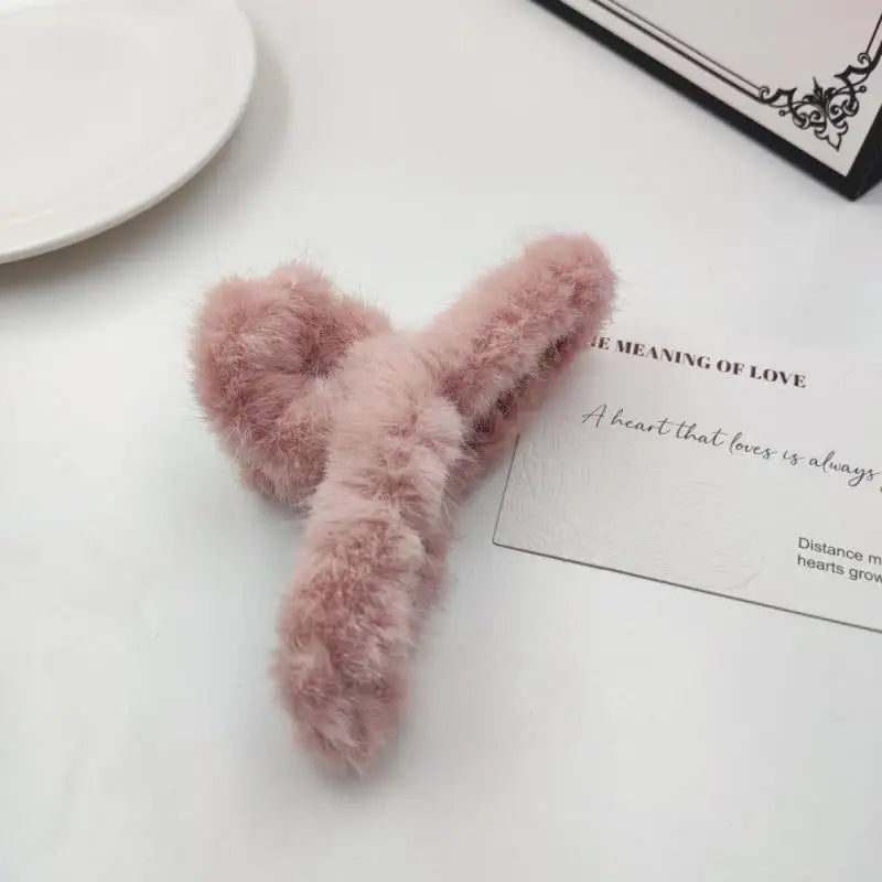 Winter Plush Hair Claw Elegant Acrylic Hairpins Faux Fur Hair Clip Barrette Crab Headwear for Women Girls Hair Accessories